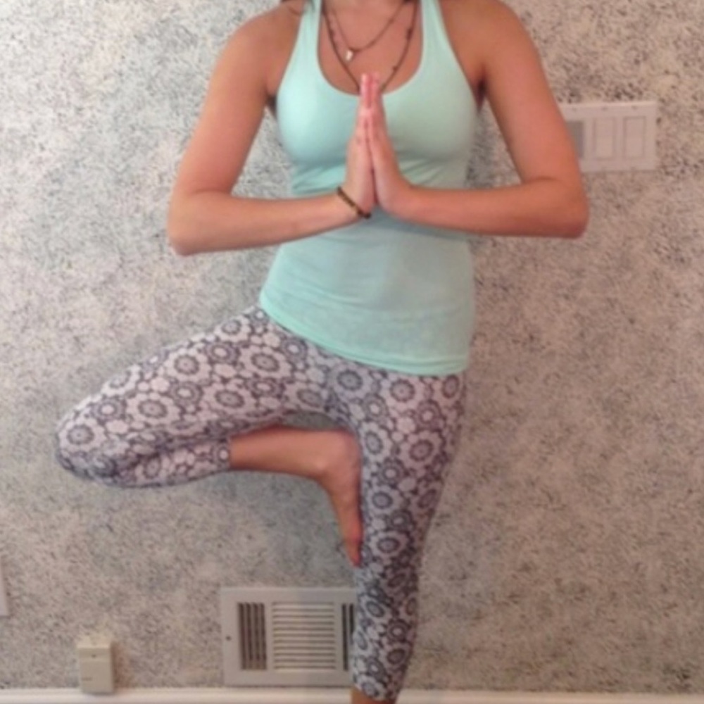 Lululemon Twiggy Floral Grey Wunder Under Crops